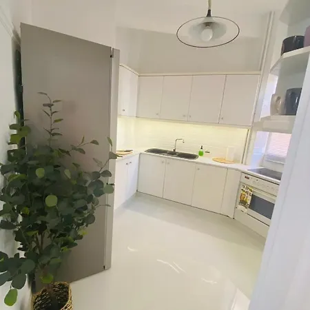 2 Bd In Koukaki 8' Away From Acropolis *