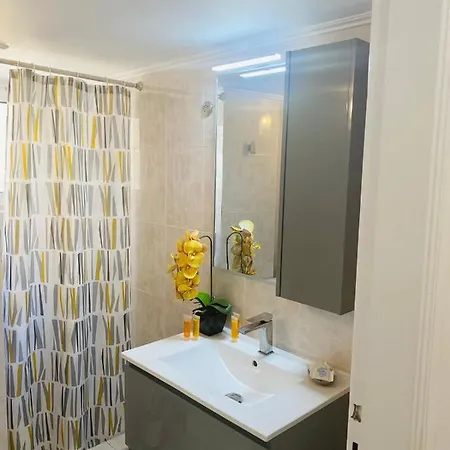 2 Bd In Koukaki 8' Away From Acropolis Athens